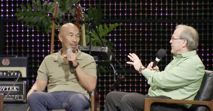 2021年7月13日，在Forerunner Church 舉辦的「意想不到的友誼：與Andy Byrd和陳恩藩討論」活動中接受畢麥可（右）訪談。（螢幕截圖）